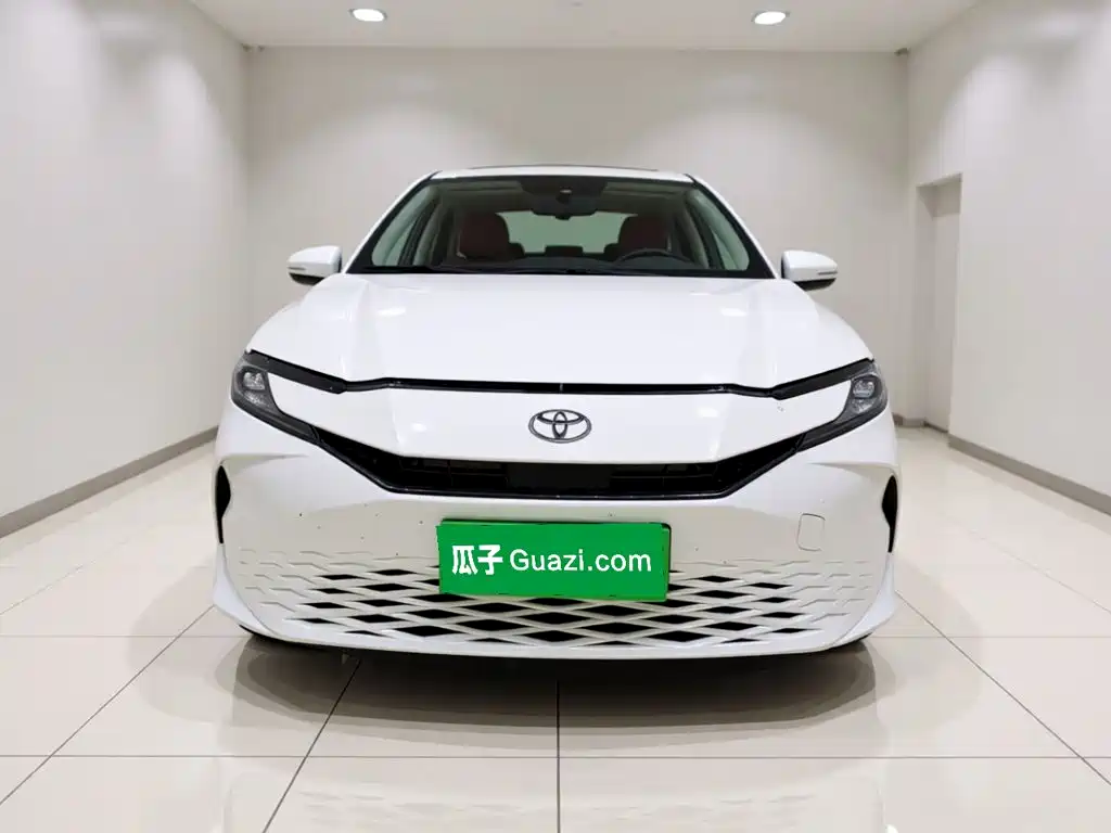 Toyota Camry 2025 — фото 24