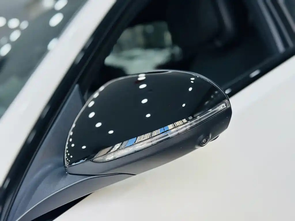 Mercedes-Benz C-Class 2024 — фото 10