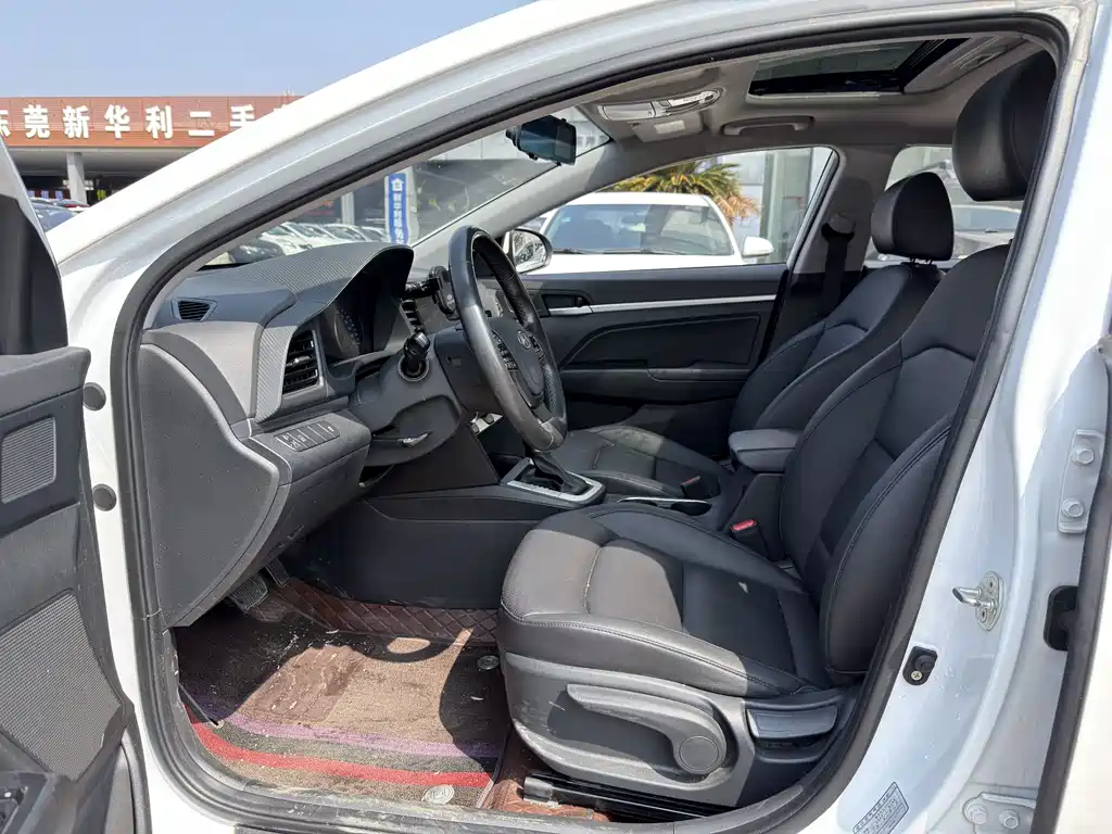 Hyundai Elantra 2020 — фото 4