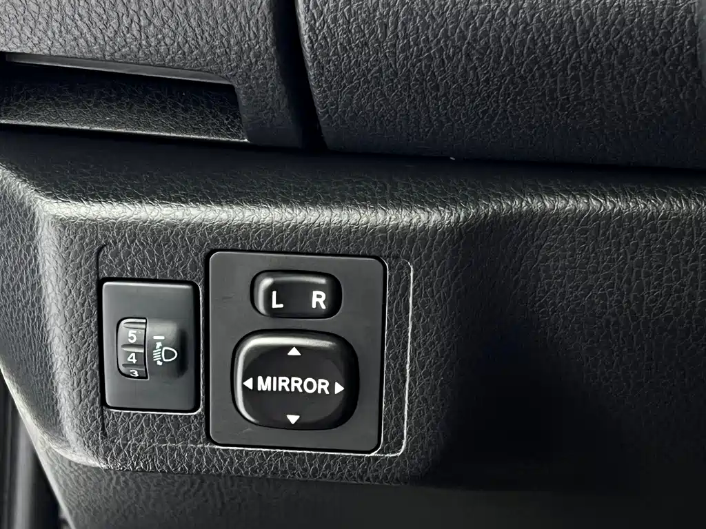 Toyota Yaris L 2022 — фото 19