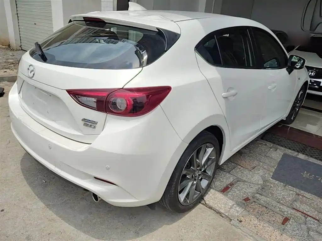 Mazda 3 Axela 2019 — фото 7
