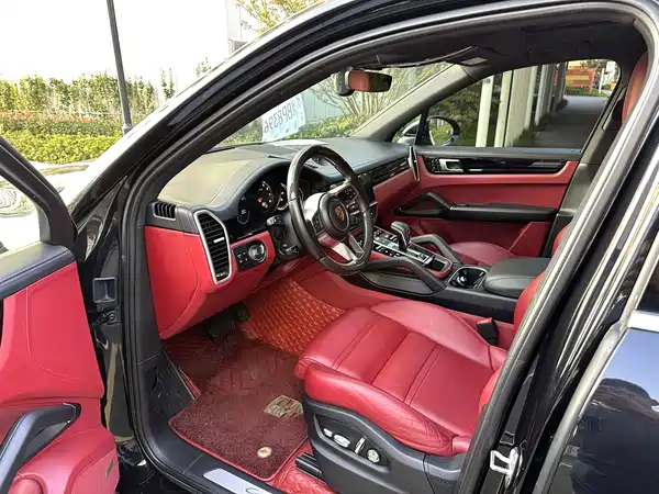 Porsche Cayenne 2021