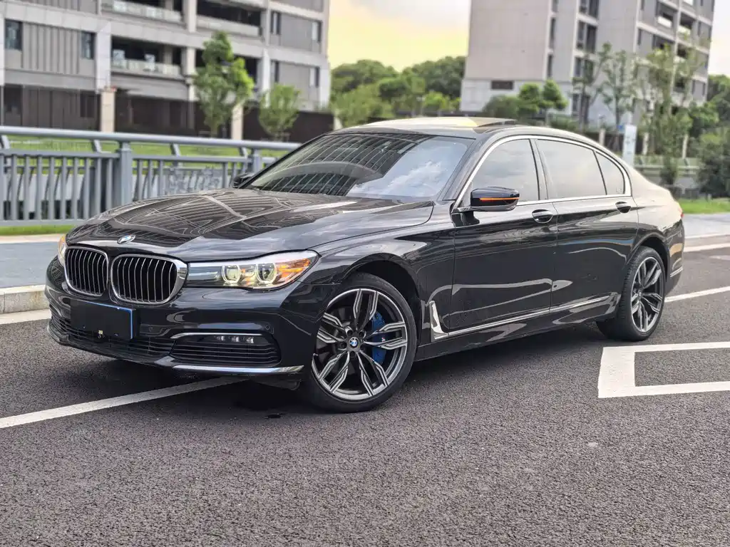 BMW 7 Series 2017 — фото 1