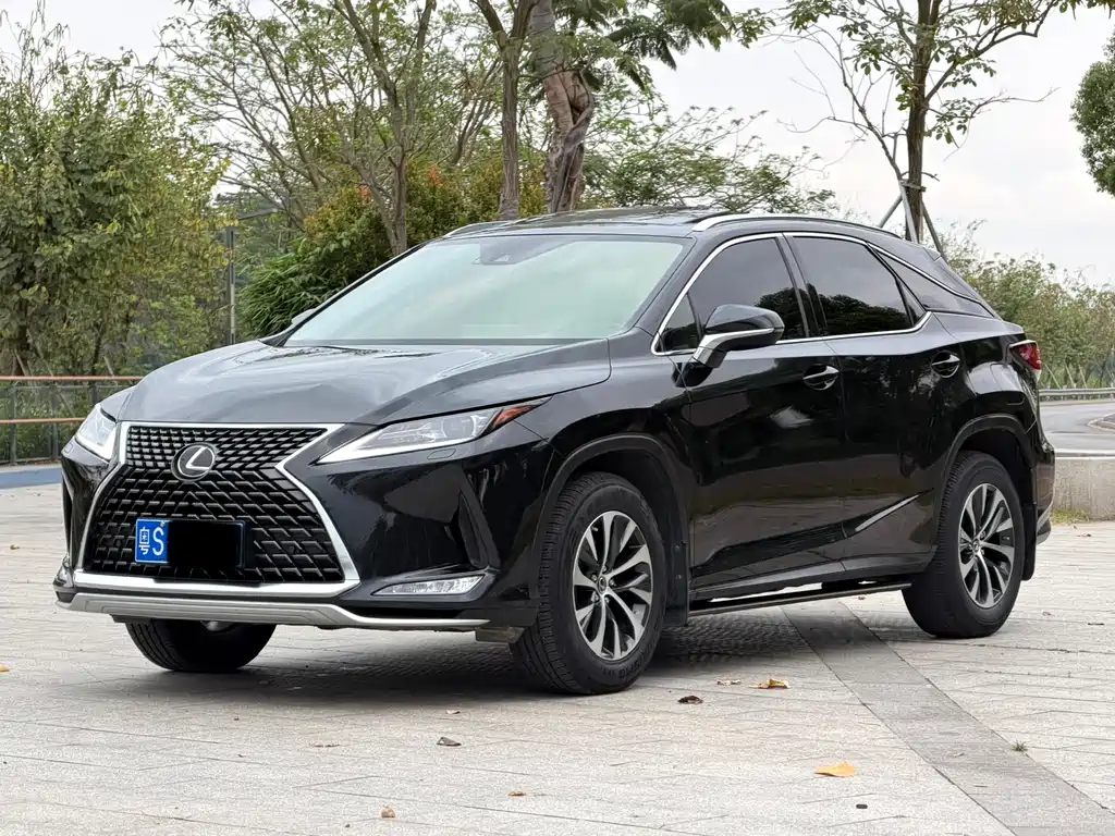 Lexus RX 2022 — фото 1