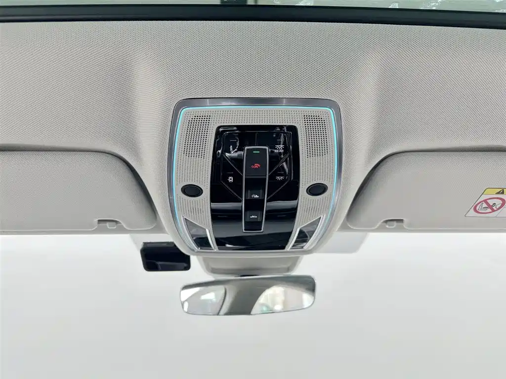 Audi A8 2023 — фото 26