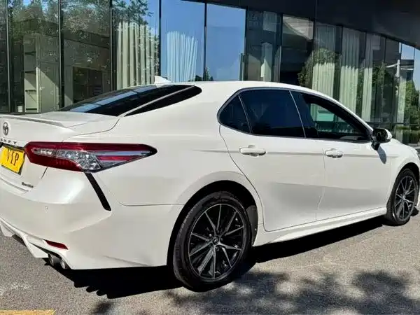 Toyota Camry 2022 — фото 7