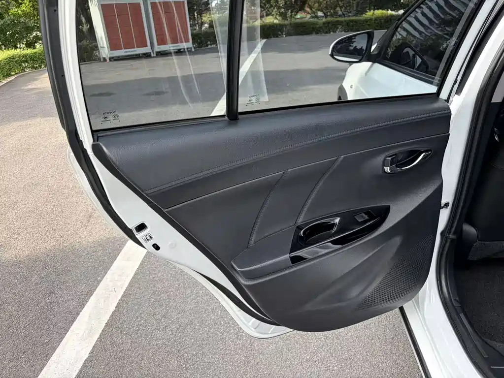 Toyota Yaris L 2020 — фото 20