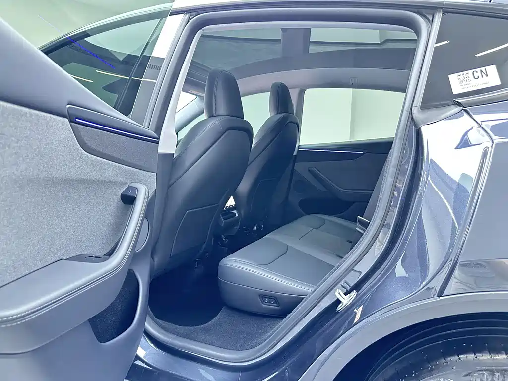 Tesla Model Y 2025 — фото 16