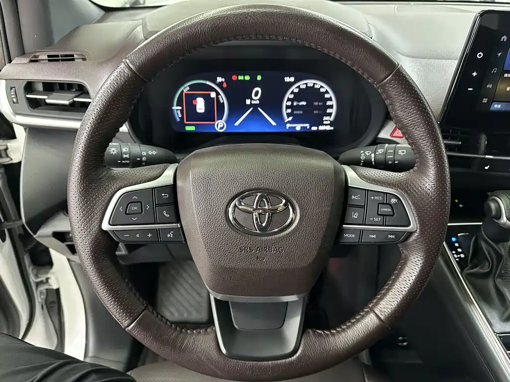 Toyota Granvia 2024 — фото 10
