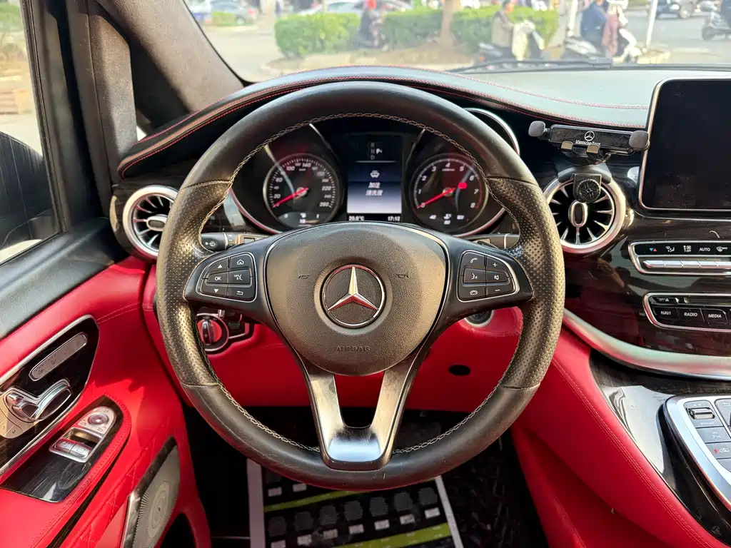Mercedes-Benz V-Class 2020 — фото 14