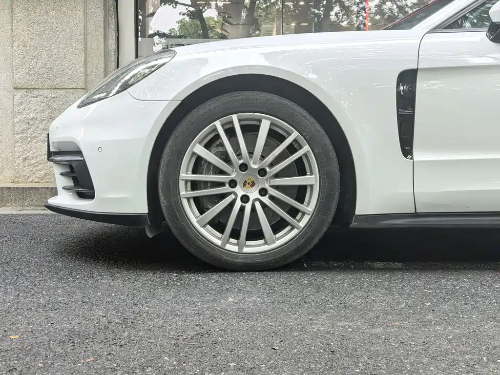 Porsche Panamera 2018 — фото 8