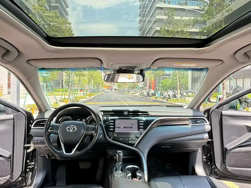 Toyota Camry 2019 — фото 9
