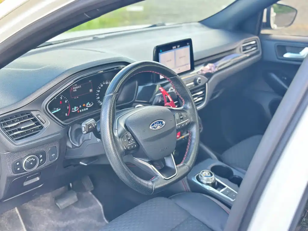Ford Focus 2020 — фото 12