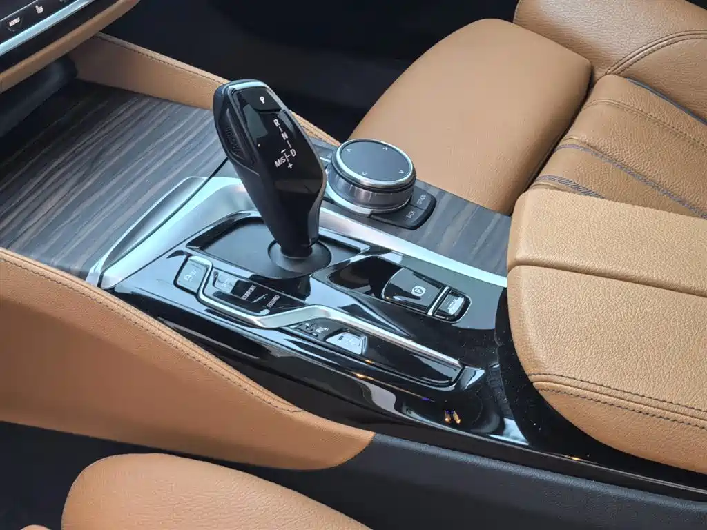 BMW 6 Series GT 2024 — фото 11