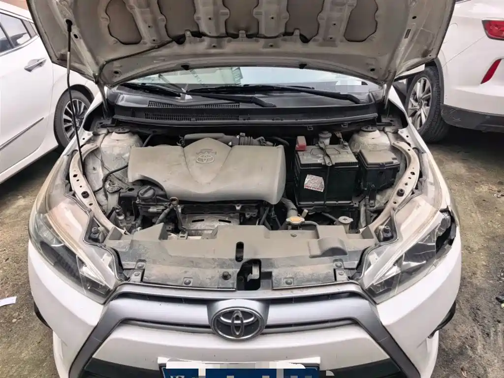 Toyota Yaris L 2015 — фото 16