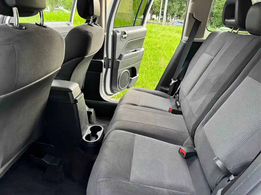Jeep Freelancer 2015 — фото 7