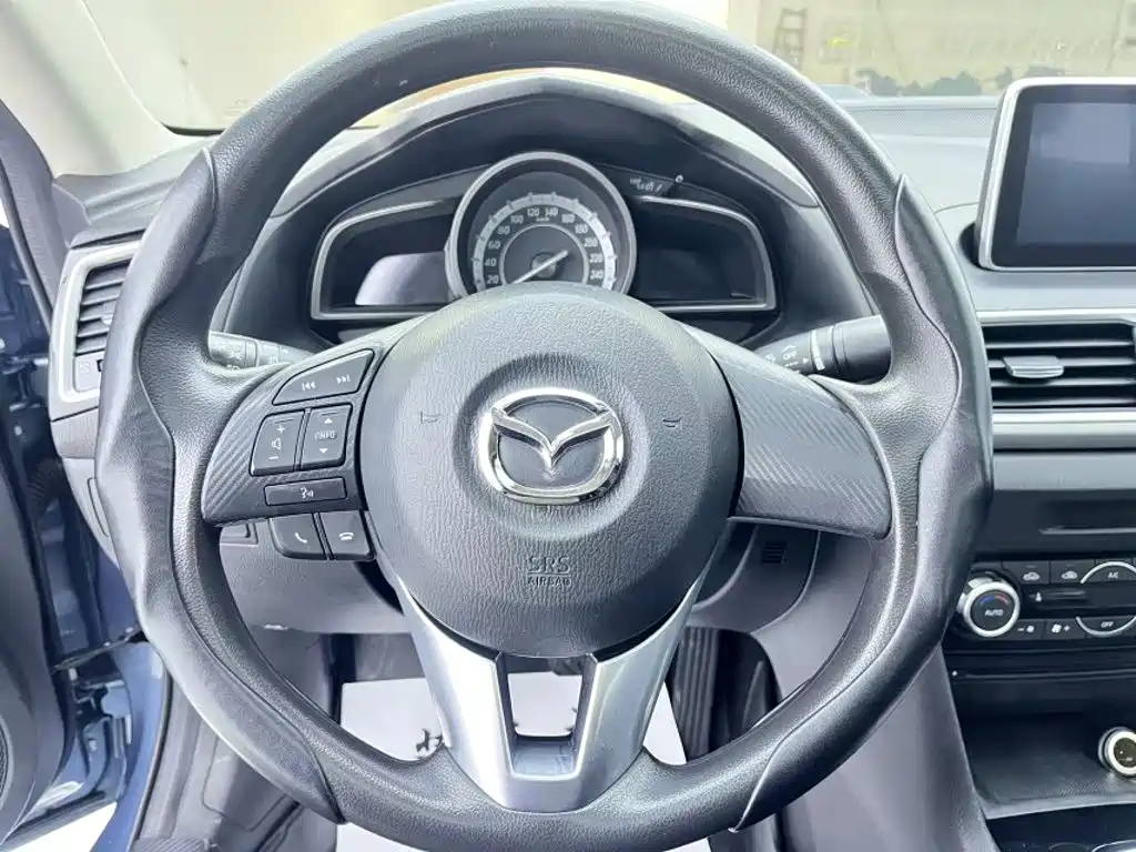 Mazda 3 Axela 2015