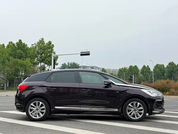 DS 5 2015