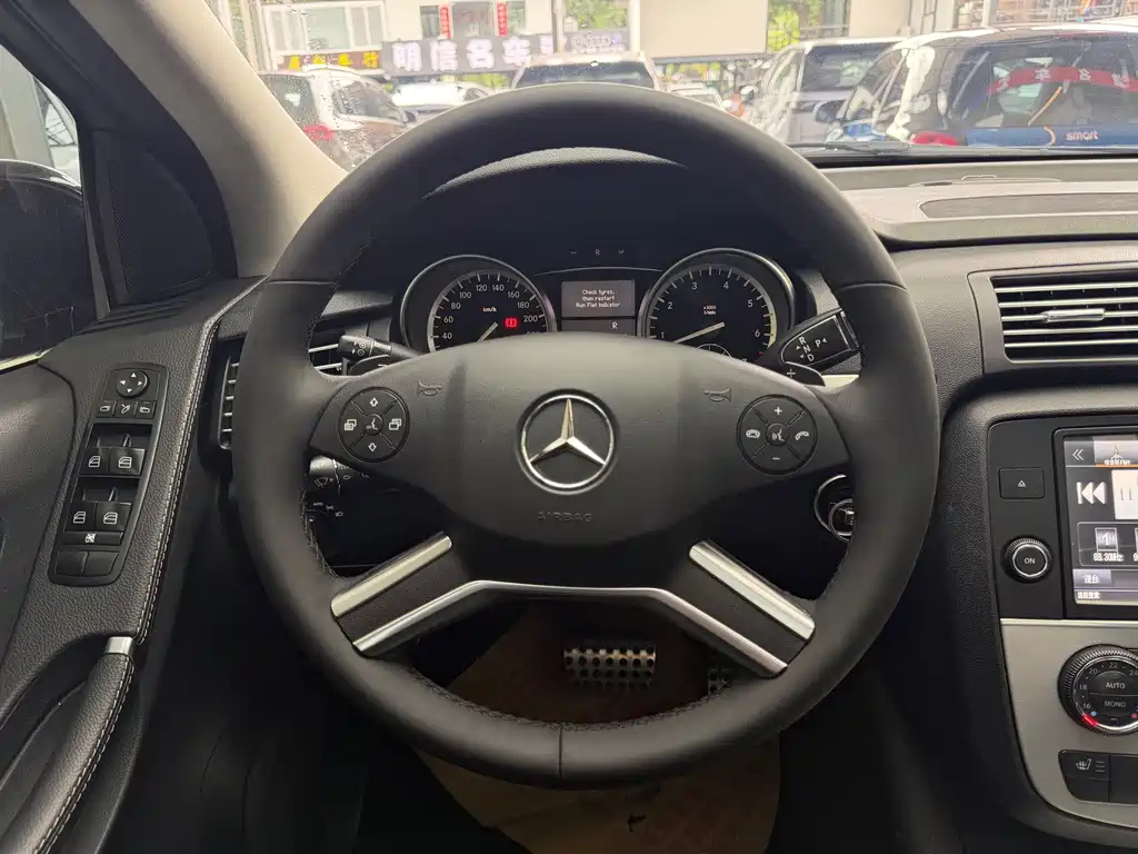 Mercedes-Benz R-Class 2016 — фото 10
