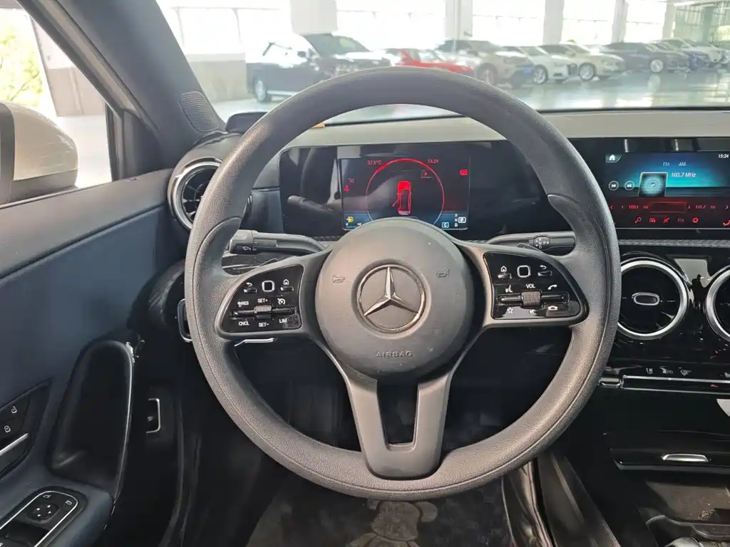 Mercedes-Benz A-Class 2019 — фото 8