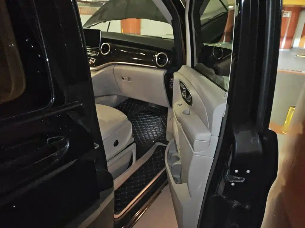 Mercedes-Benz V-Class 2018 — фото 20
