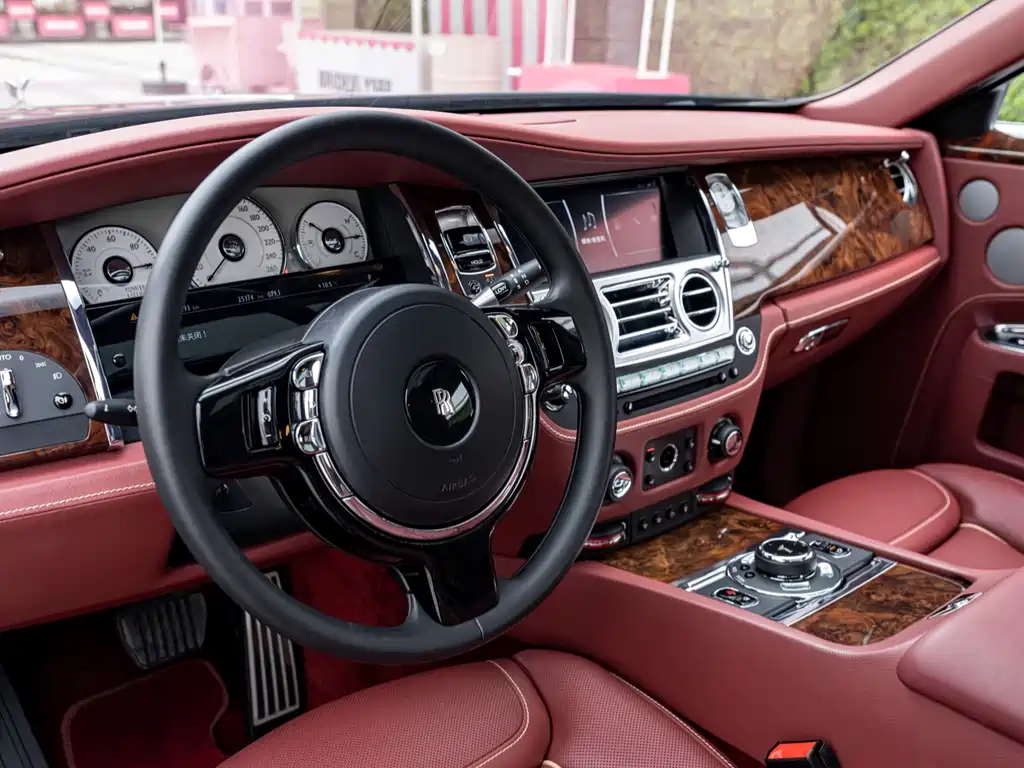 Rolls-Royce Ghost 2019 — фото 11