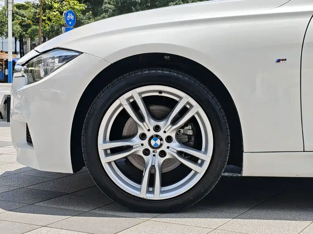 BMW 3 Series 2017 — фото 20