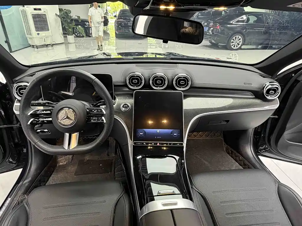 Mercedes-Benz C-Class 2024