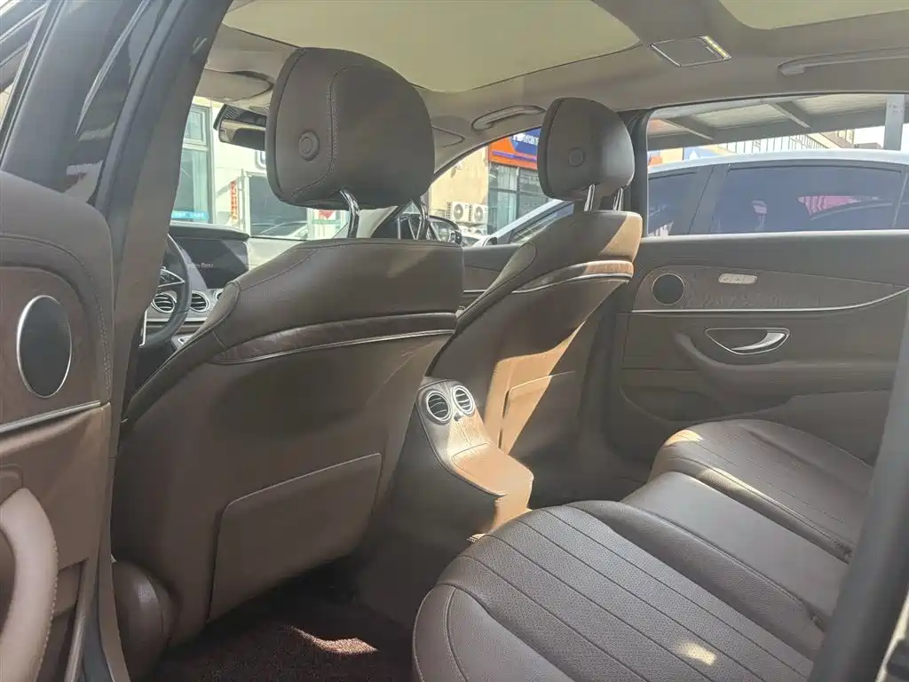 Mercedes-Benz E-Class 2023 — фото 10