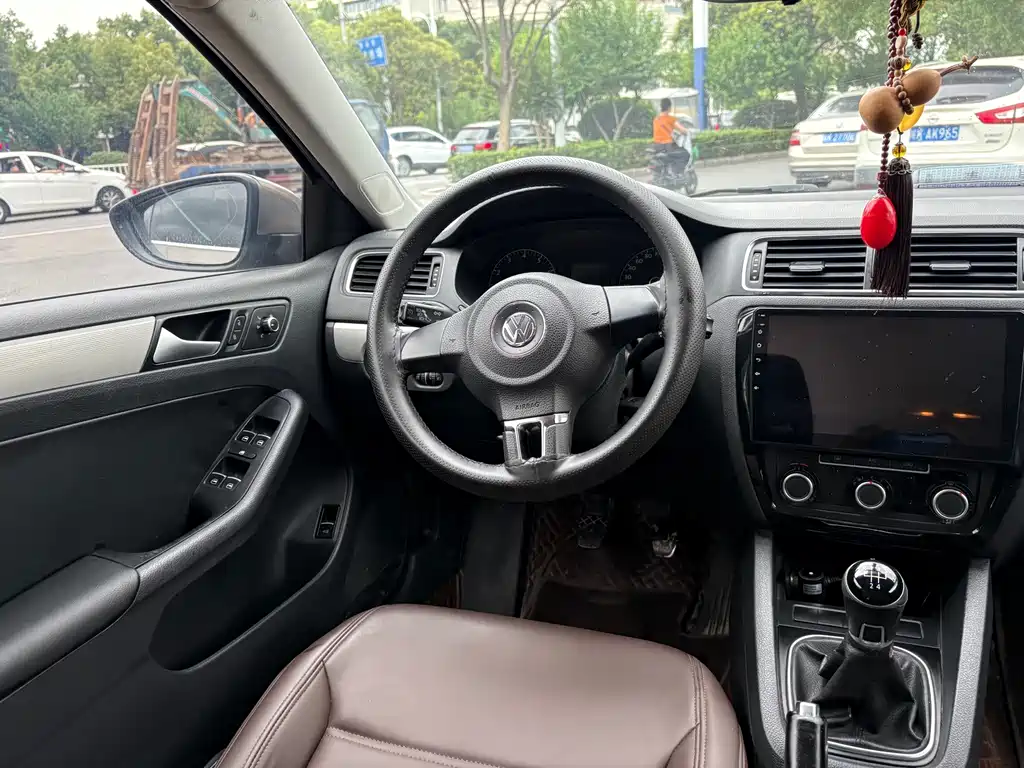 Volkswagen Sagitar 2015