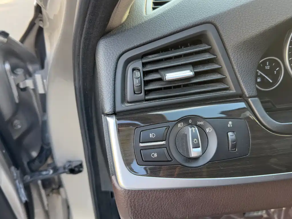BMW 5 Series 2015 — фото 8