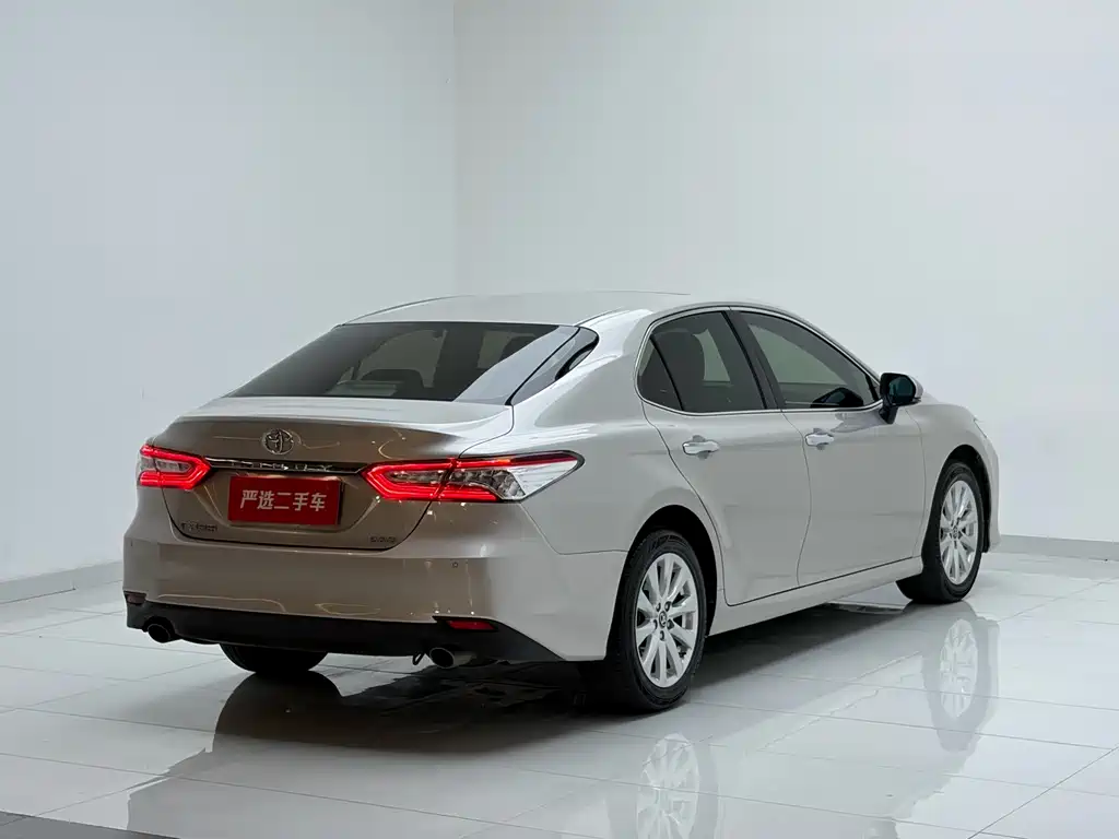 Toyota Camry 2019 — фото 15
