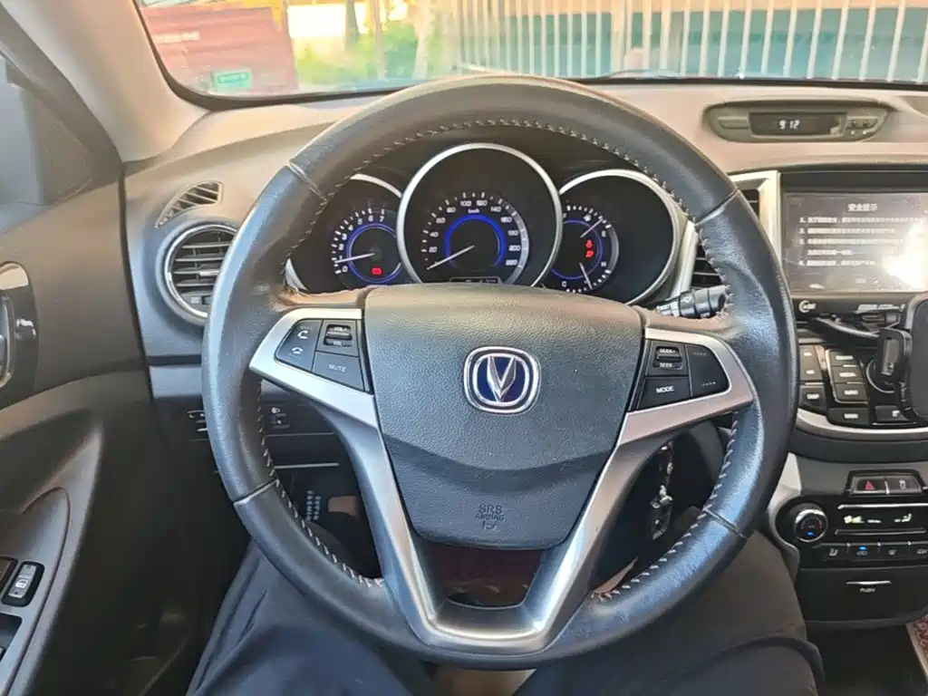 Changan Eado XT 2016 — фото 11
