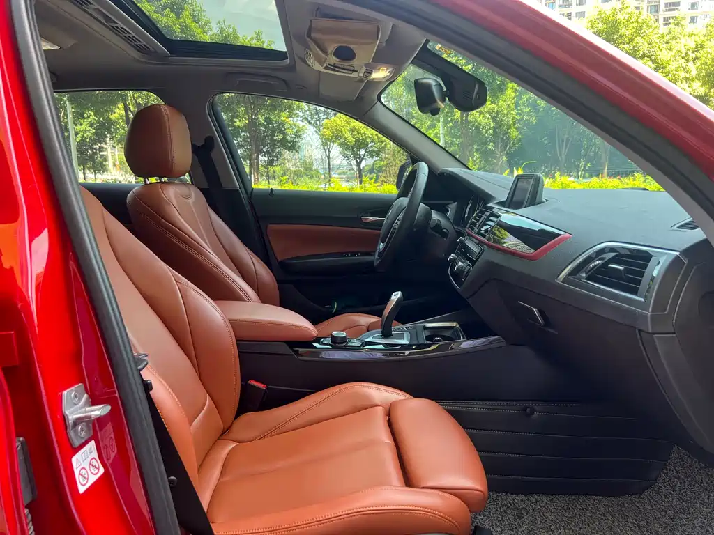 BMW 1 Series 2019 — фото 13