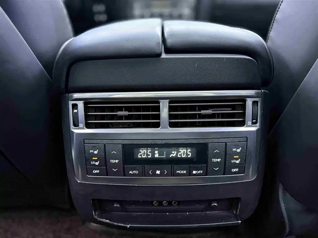 Lexus LX 2008 — фото 11