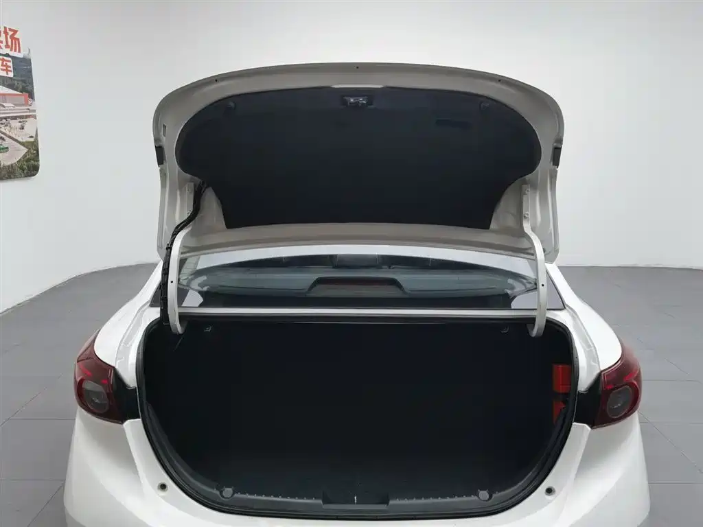 Mazda 3 Axela 2016 — фото 16