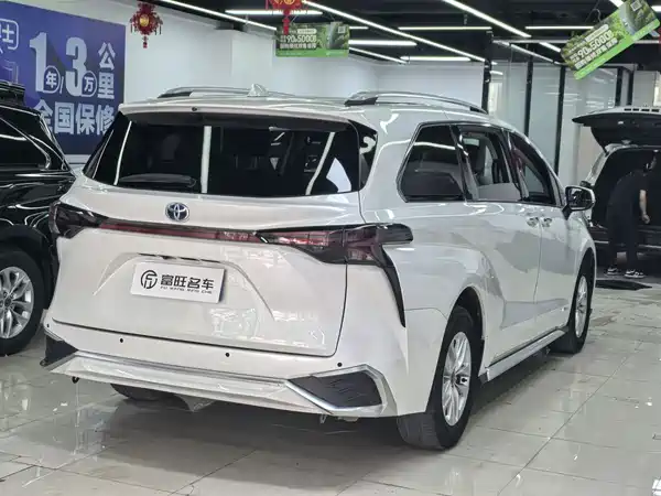Toyota Granvia 2023