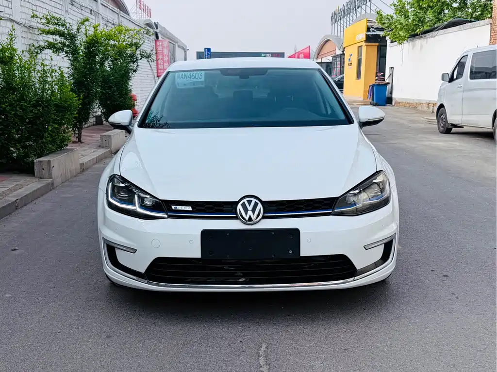 Volkswagen Golf New Energy 2018 — фото 2
