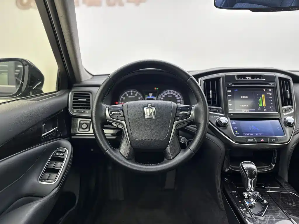 Toyota Crown 2017 — фото 4
