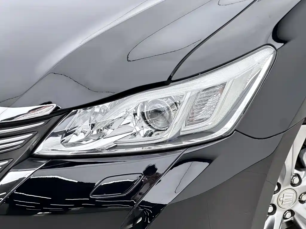 Toyota Crown 2017 — фото 11