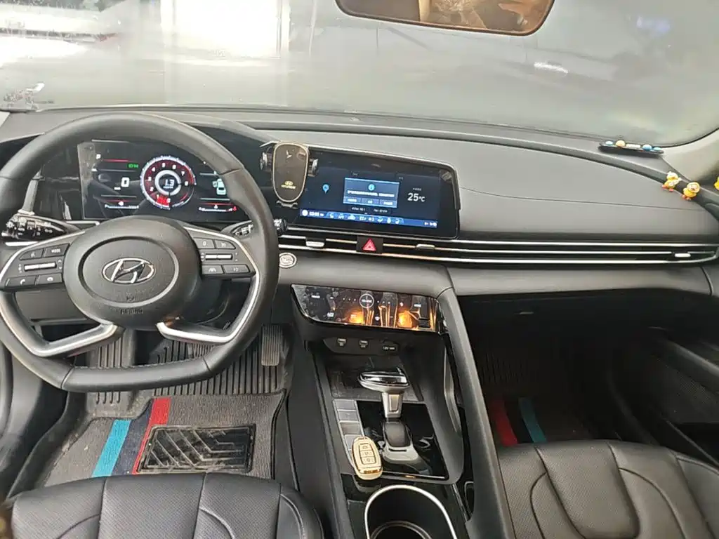 Hyundai Elantra 2023 — фото 10