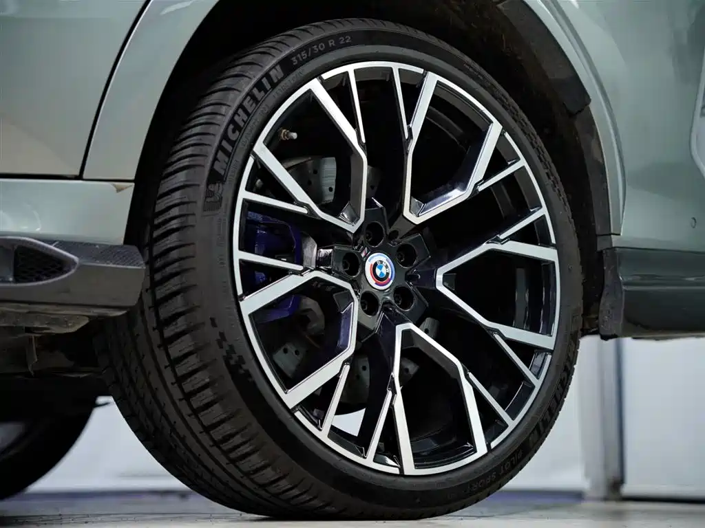 BMW X6 M 2022 — фото 28