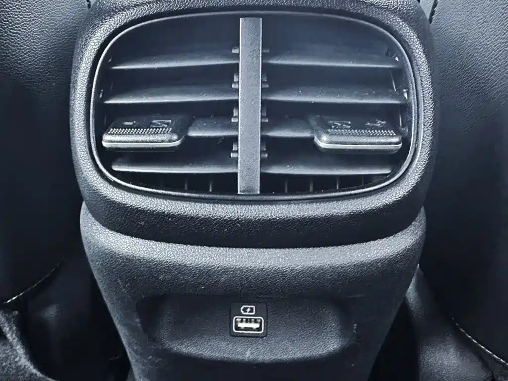 Hyundai Elantra 2022 — фото 17