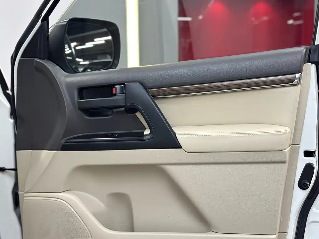 Toyota Land Cruiser 2020 — фото 8