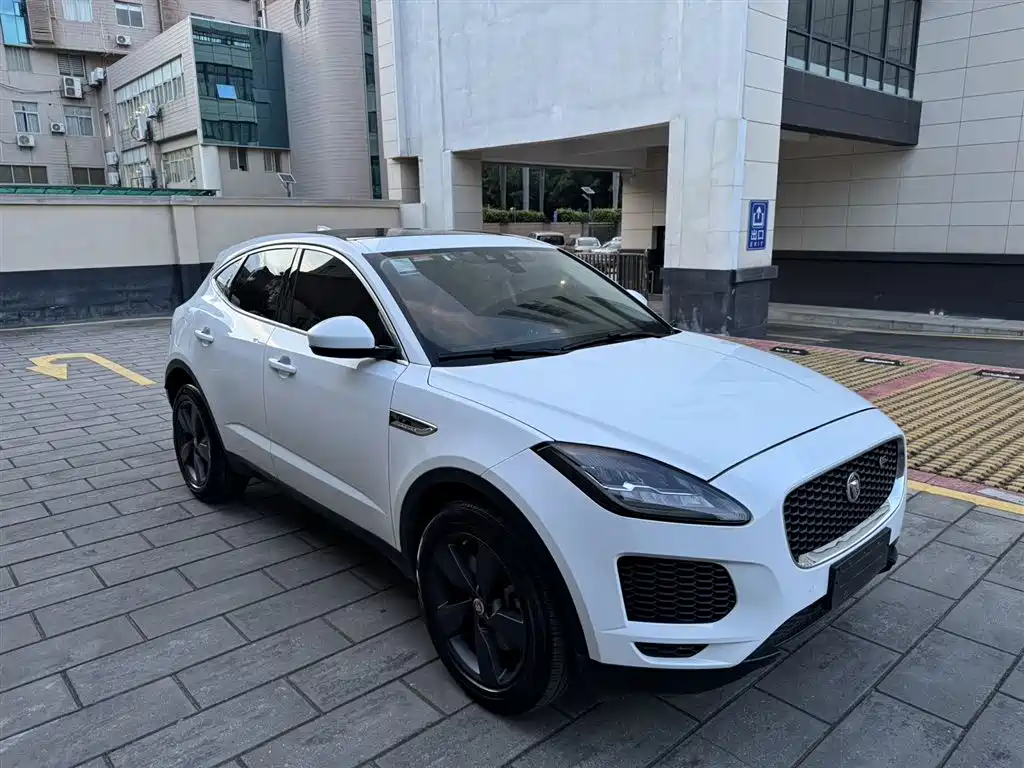 Jaguar E-PACE 2019 — фото 3