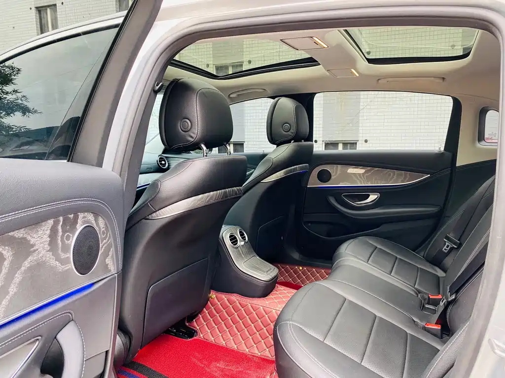 Mercedes-Benz E-Class 2022 — фото 12