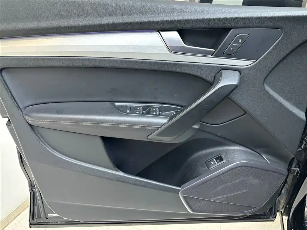 Audi Q5L 2020 — фото 11