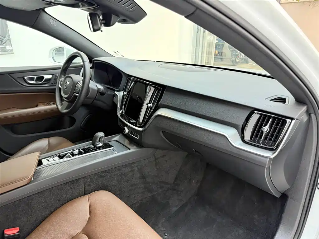 Volvo S60 2025 — фото 10