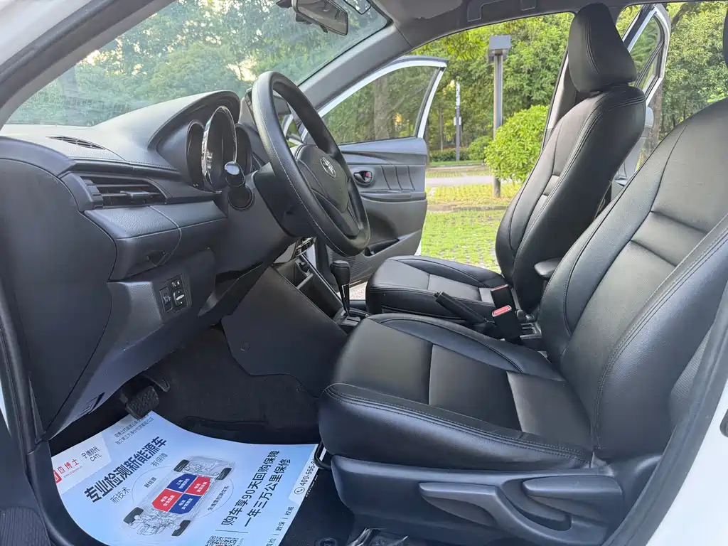 Toyota Yaris L 2022