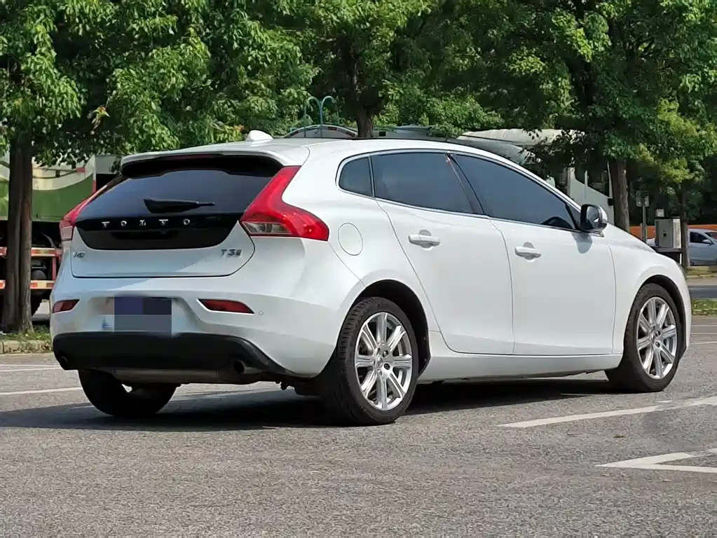 Volvo V40 2018 — фото 10